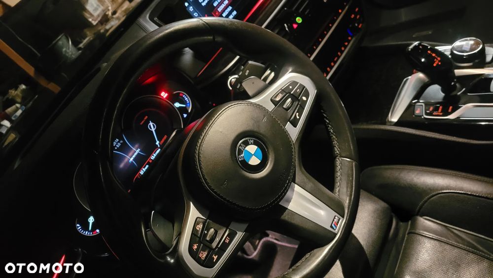 BMW Seria 5 M550i xDrive - 24
