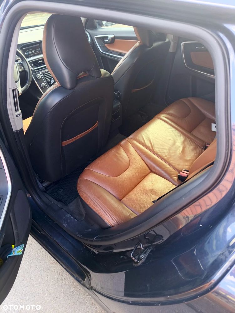 Volvo V60 D3 Momentum - 16