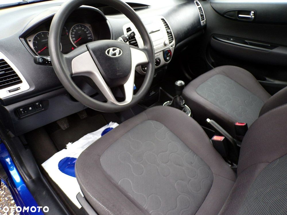 Hyundai i20 - 24