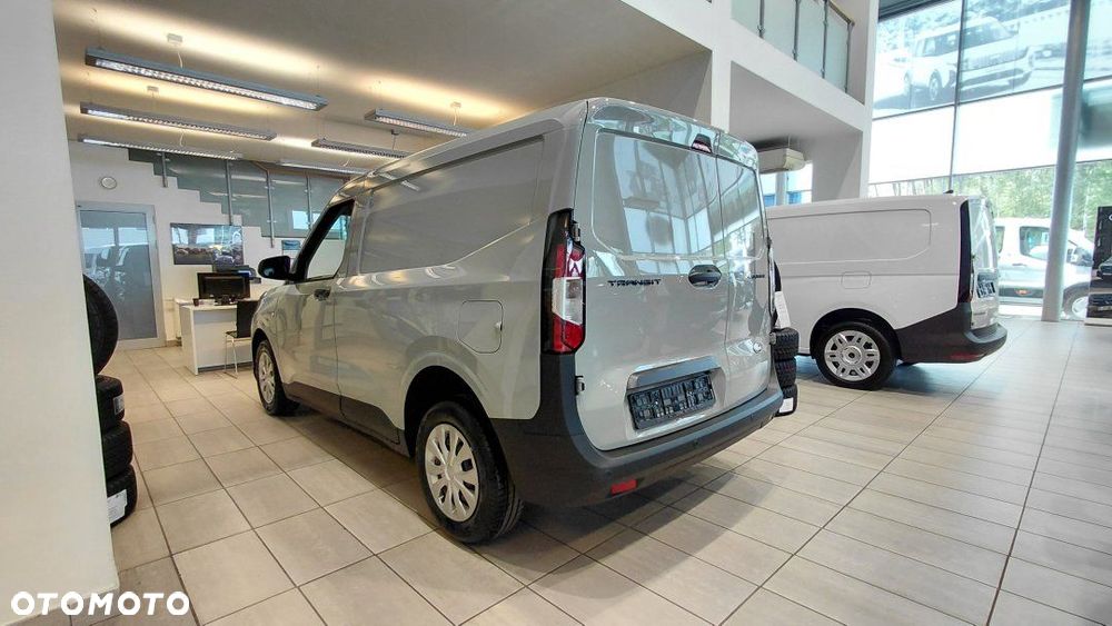 Ford Transit Courier - 4