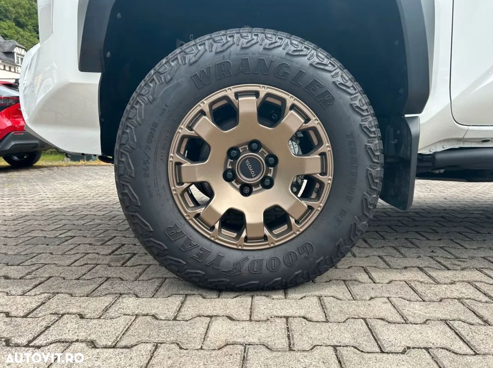 Toyota Tacoma - 21