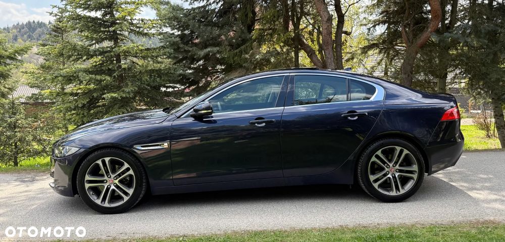 Jaguar XE 20d Prestige - 11
