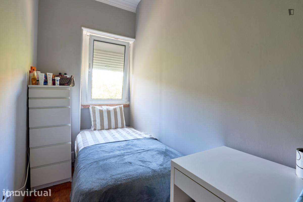 Quarto - localizado em Amadora Lisbon - Grande imagem: 2/26