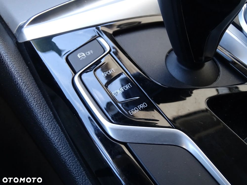 BMW Seria 5 520d - 29