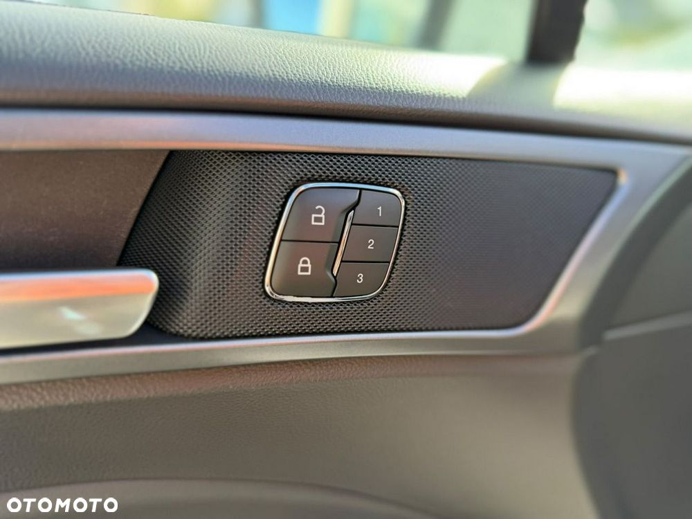 Ford Mondeo - 32