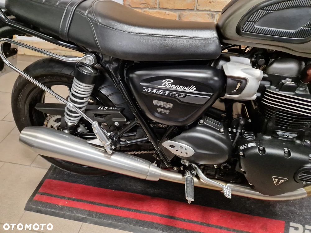 Triumph Street Twin - 16