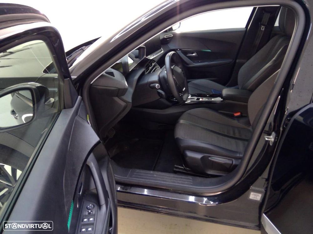 Peugeot e-2008 Allure - 7