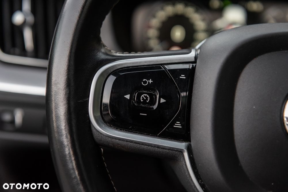 Volvo XC 60 B4 D Geartronic RDesign - 15