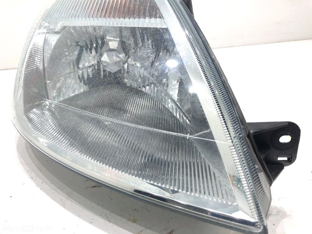 REFLEKTOR PRAWY PRZÓD - 127.00 PLN - FORD FIESTA V (JH_, JD_) 2001 - 2014 1.3 51 kW [69 KM] benzyna - 3