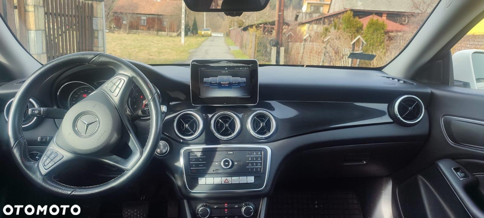 Mercedes-Benz CLA 180 7G-DCT - 7