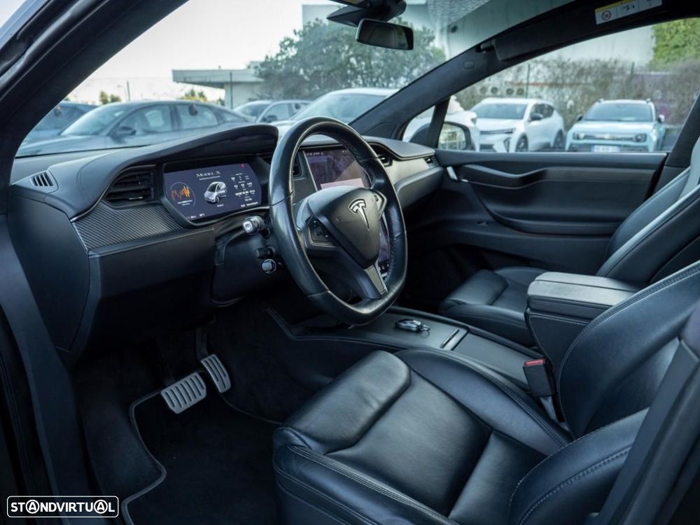 Tesla Model X - 24