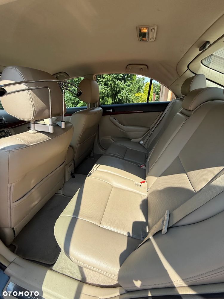 Toyota Avensis 2.2 D-CAT Sol - 10