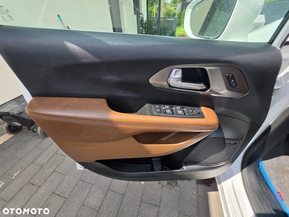 Chrysler Pacifica - 17