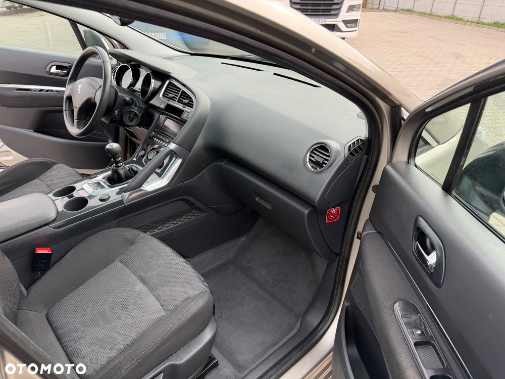 Peugeot 3008 HDi 115 Allure - 12