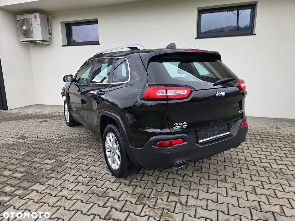 Jeep Cherokee - 4