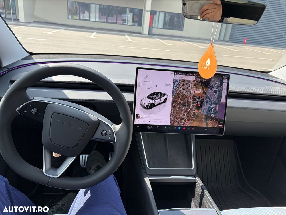 Tesla Model Y AWD Performance - 11