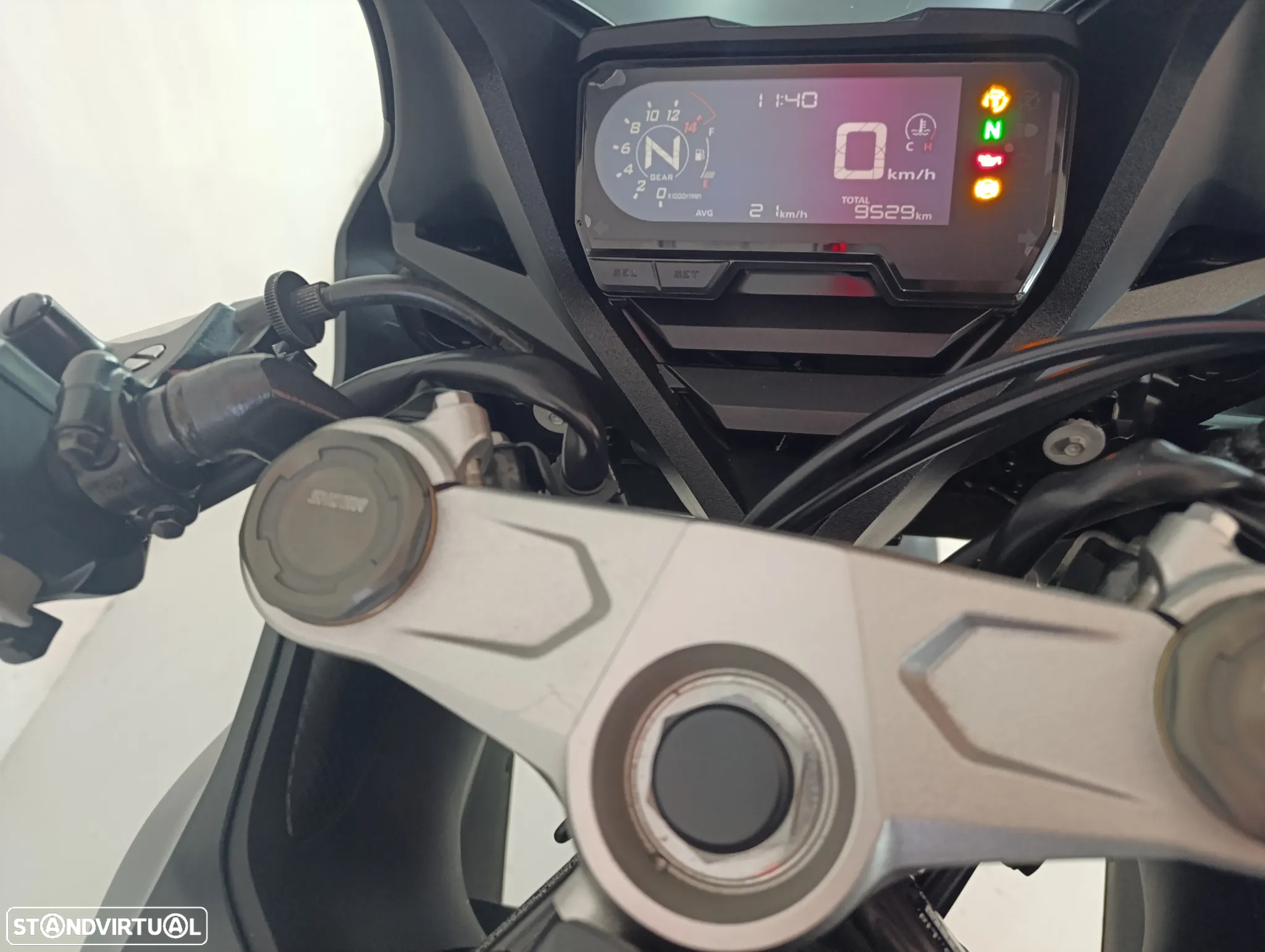 Honda CBR 650R - 12