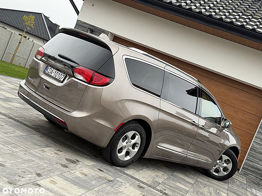 Chrysler Pacifica - 38