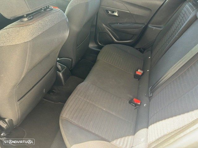 Peugeot 208 1.2 PureTech Allure - 8