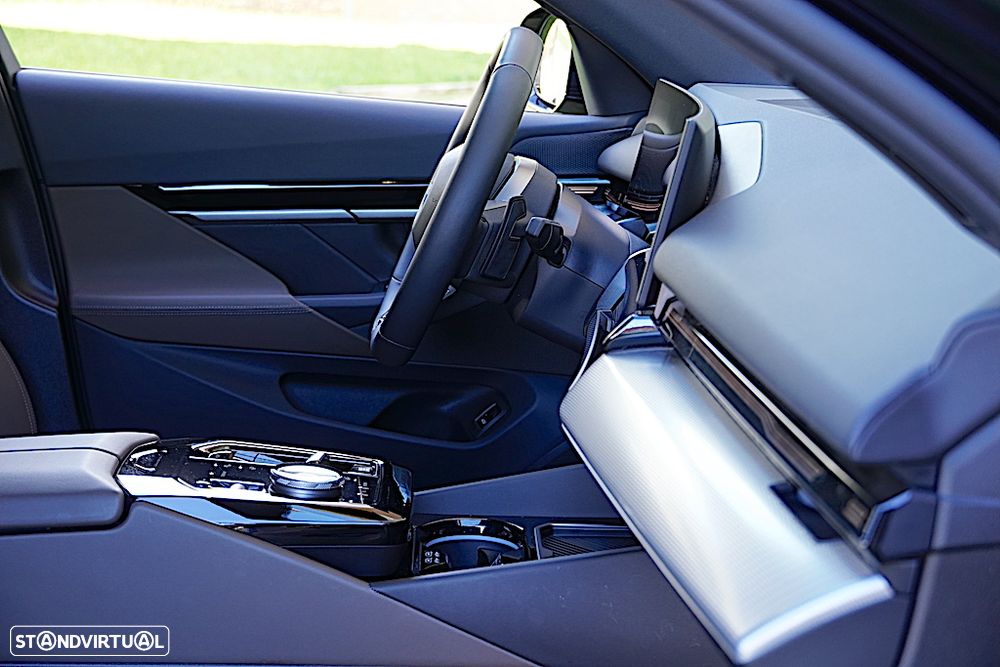 BMW 530 e Pack Desportivo M - 25