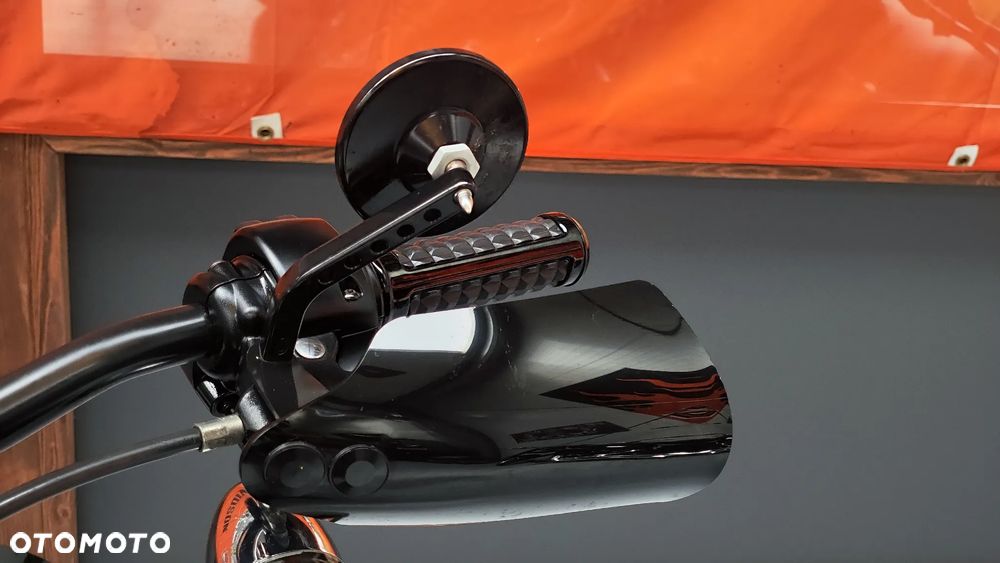 Harley-Davidson Softail Street Bob - 21