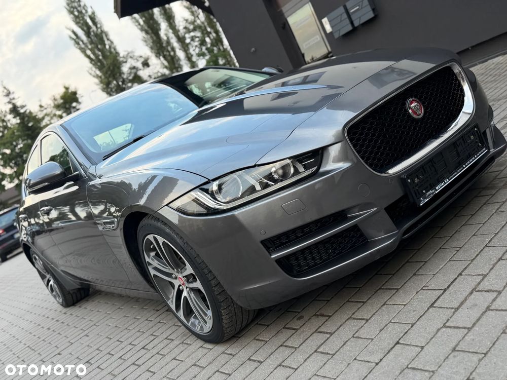 Jaguar XE 2.0 D Portfolio - 21