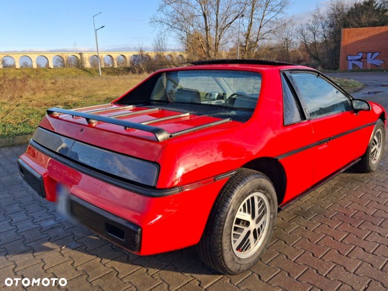 Pontiac Fiero - 4