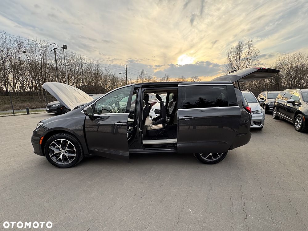 Chrysler Pacifica - 22