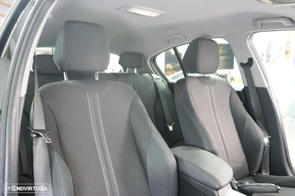 BMW 116 d Line Luxury Auto - 37