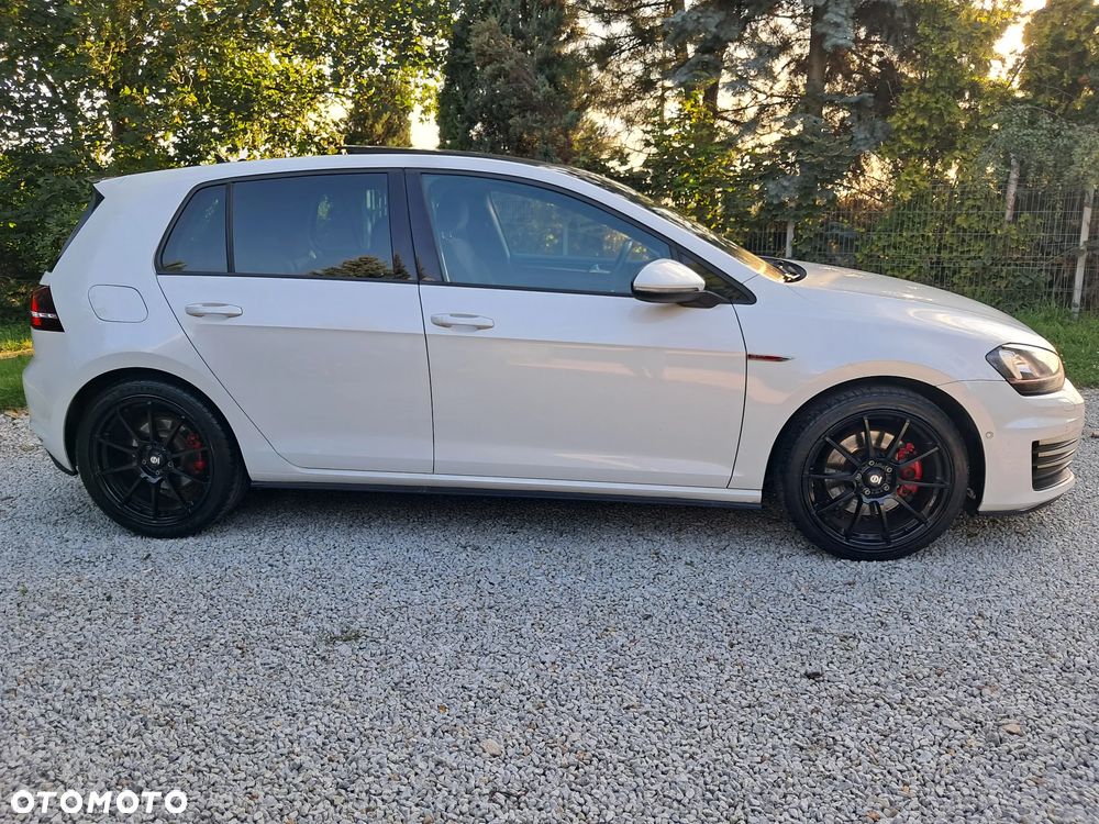 Volkswagen Golf - 17