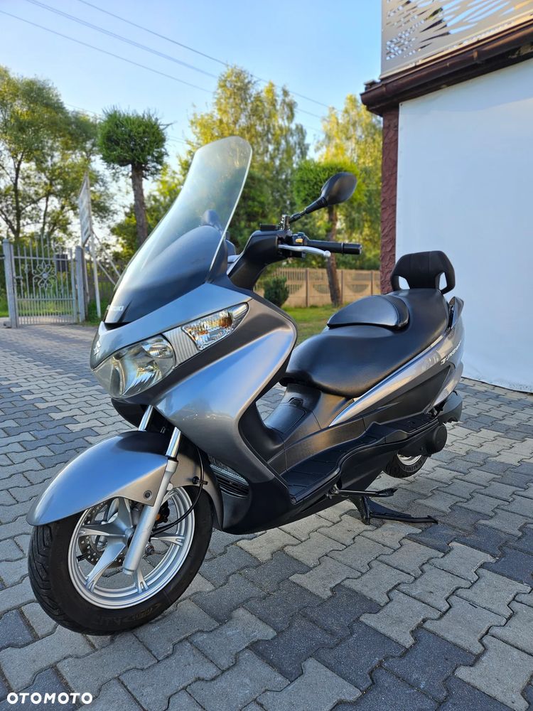 Suzuki Burgman - 10