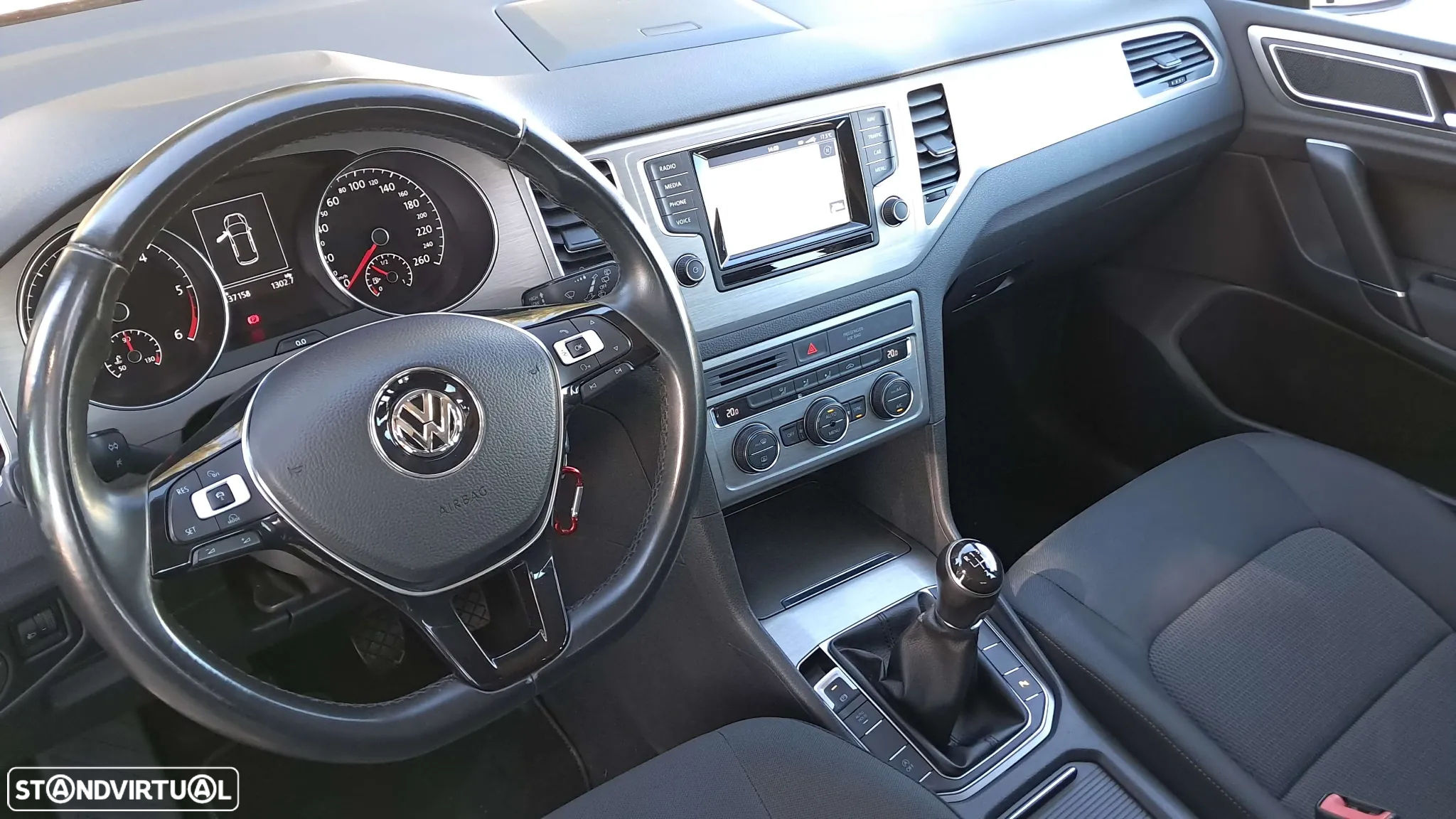 VW Golf Sportsvan 1.6 TDI BlueMotion Comfortline - 19
