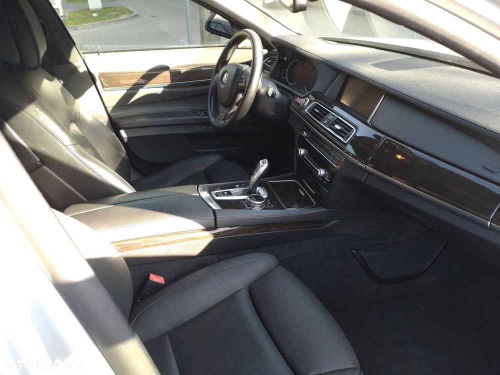 BMW Seria 7 740i - 9