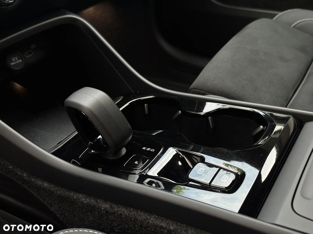 Volvo XC 40 B3 B DKG Plus Dark - 22