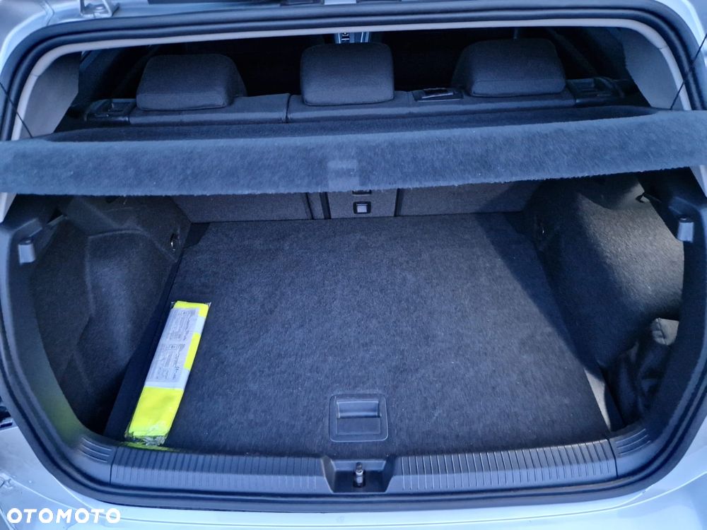 Volkswagen Golf - 28