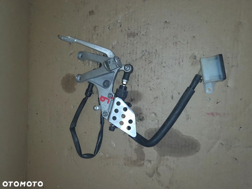 2007-2016 Honda Cbr600rr set prawy podnóżek kierowcy wraz z pompą hamulcową  MFJ -M - R     R-2     110 - 1