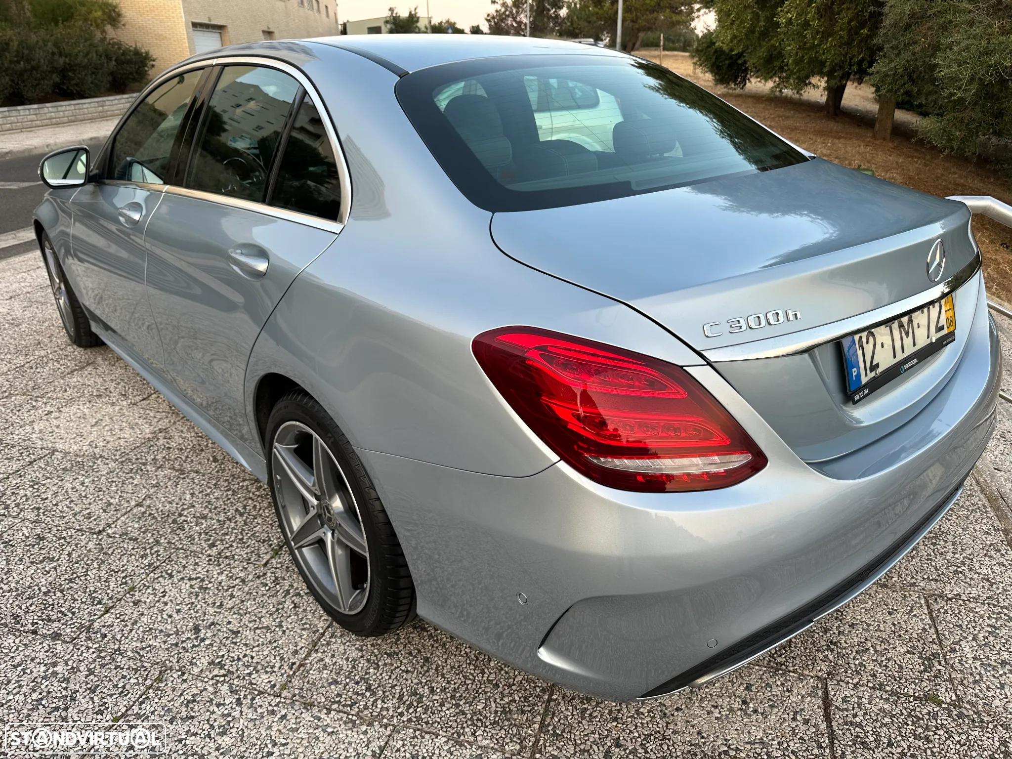 Mercedes-Benz C 300 h AMG Line - 23