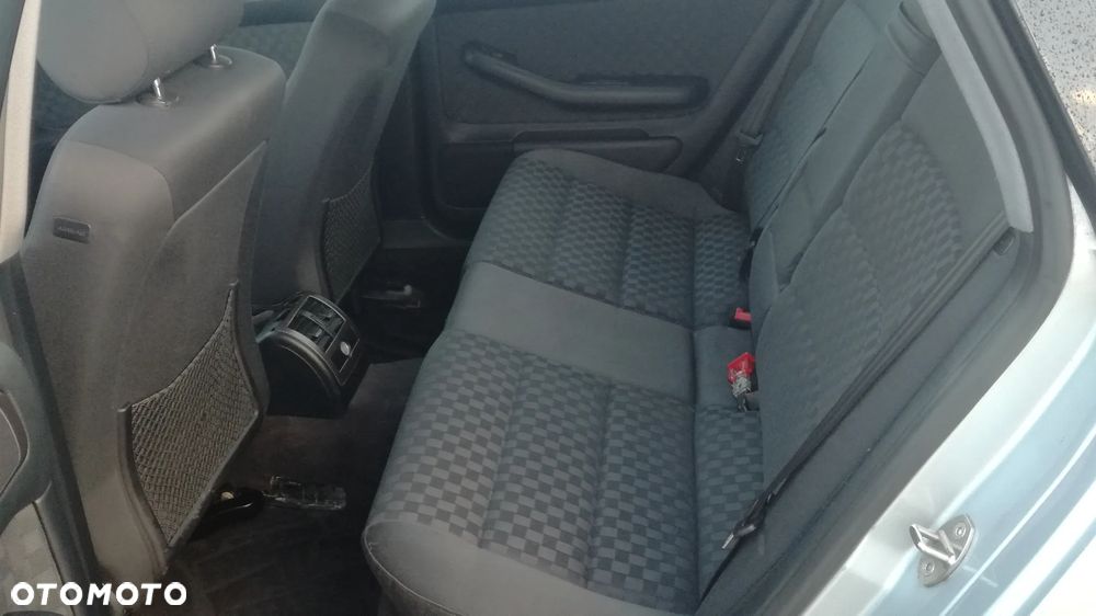 Audi A6 Avant 2.4 Quattro - 11