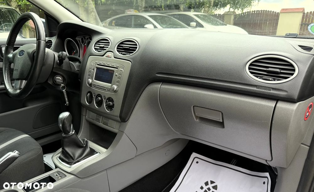 Ford Focus 1.6 16V Connection - 19