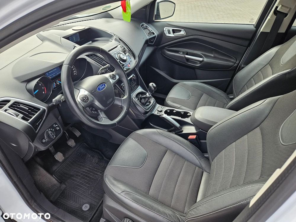 Ford Kuga 1.6 EcoBoost 2x4 Titanium - 12