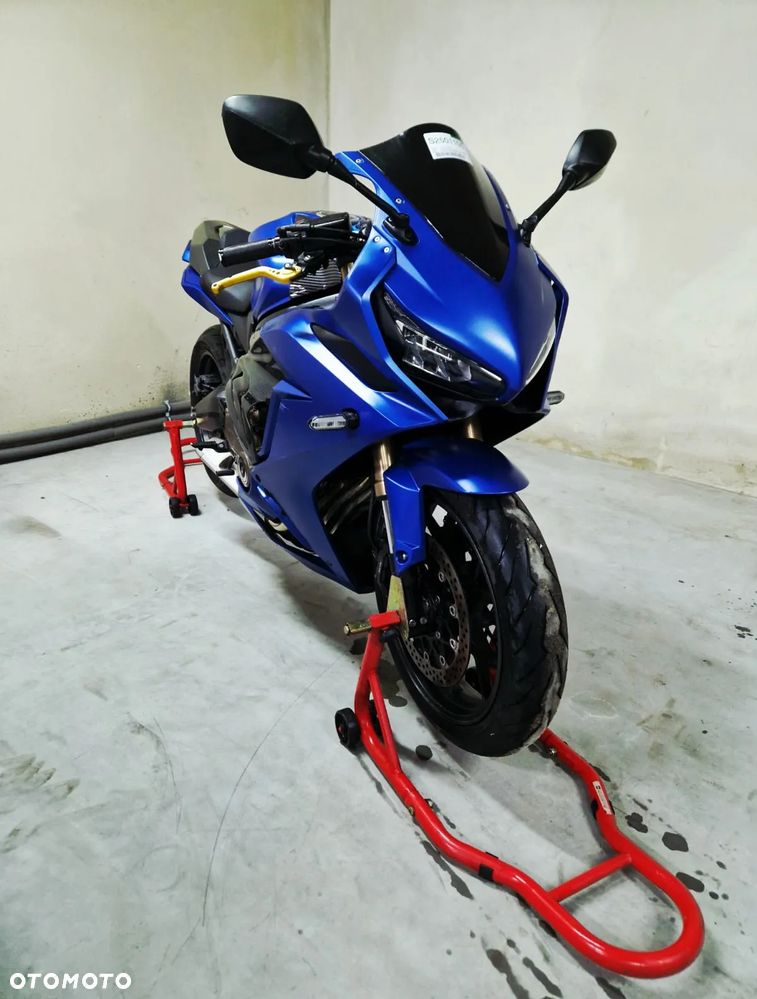 Honda CBR - 1