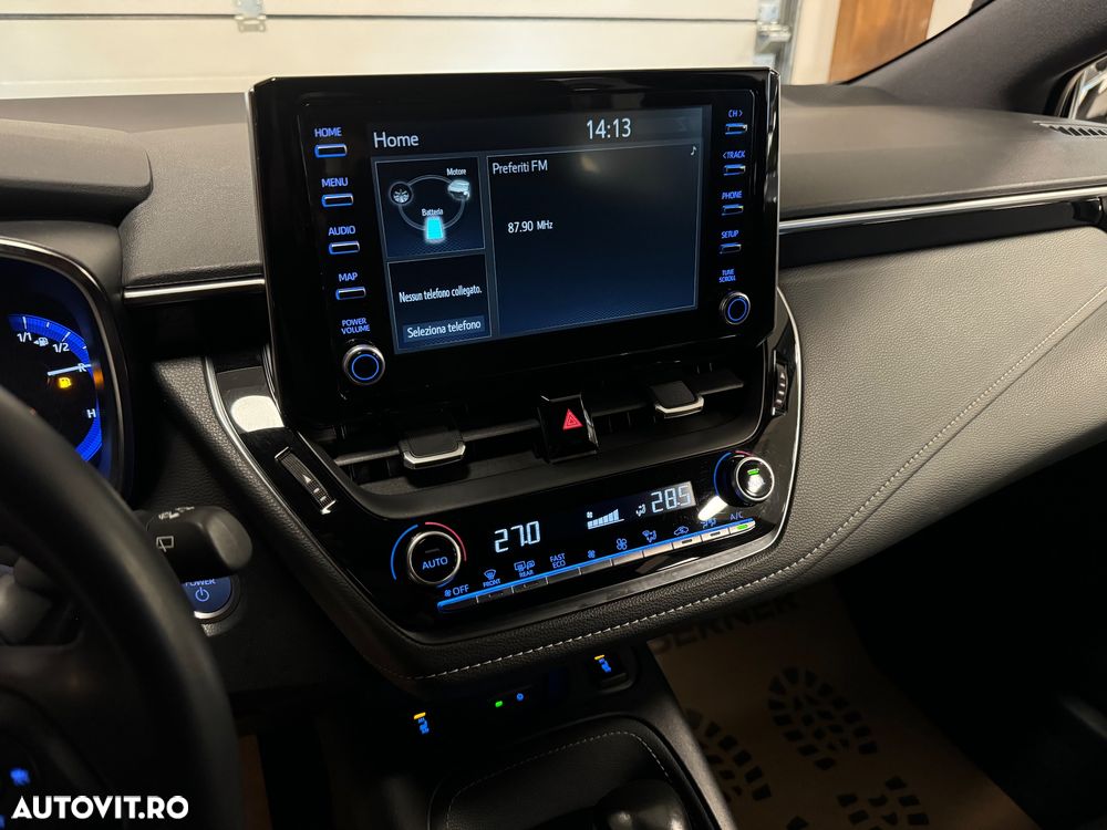 Toyota Corolla 1.8 Hybrid Team Deutschland - 20