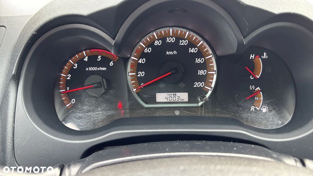 Toyota Hilux 4x4 Double Cab Life - 12