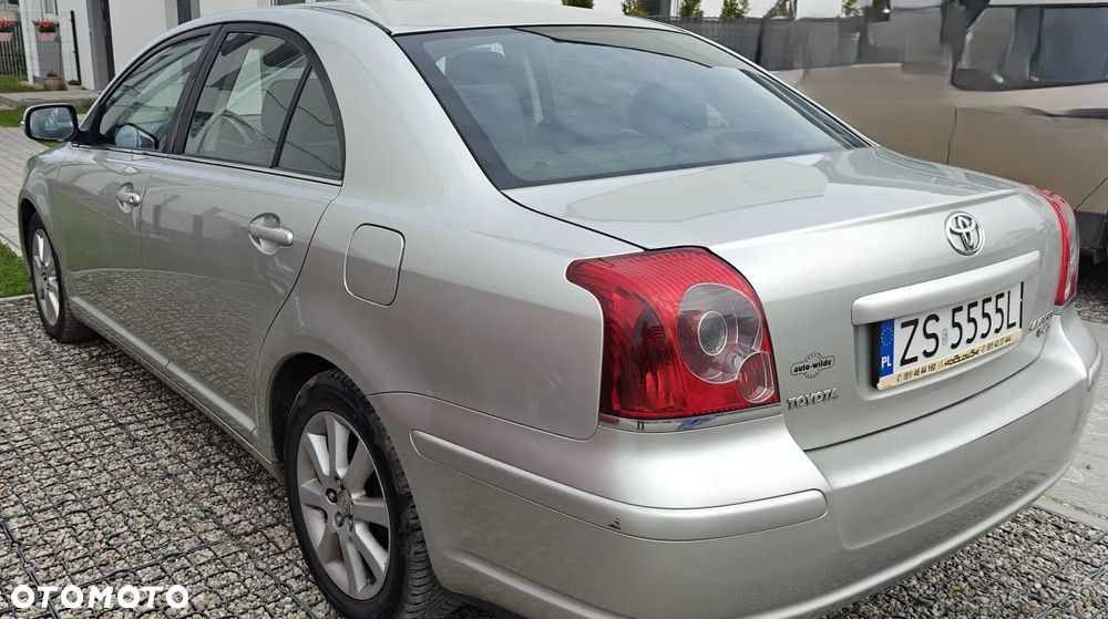 Toyota Avensis 2.0 D-4D Sol Premium - 1