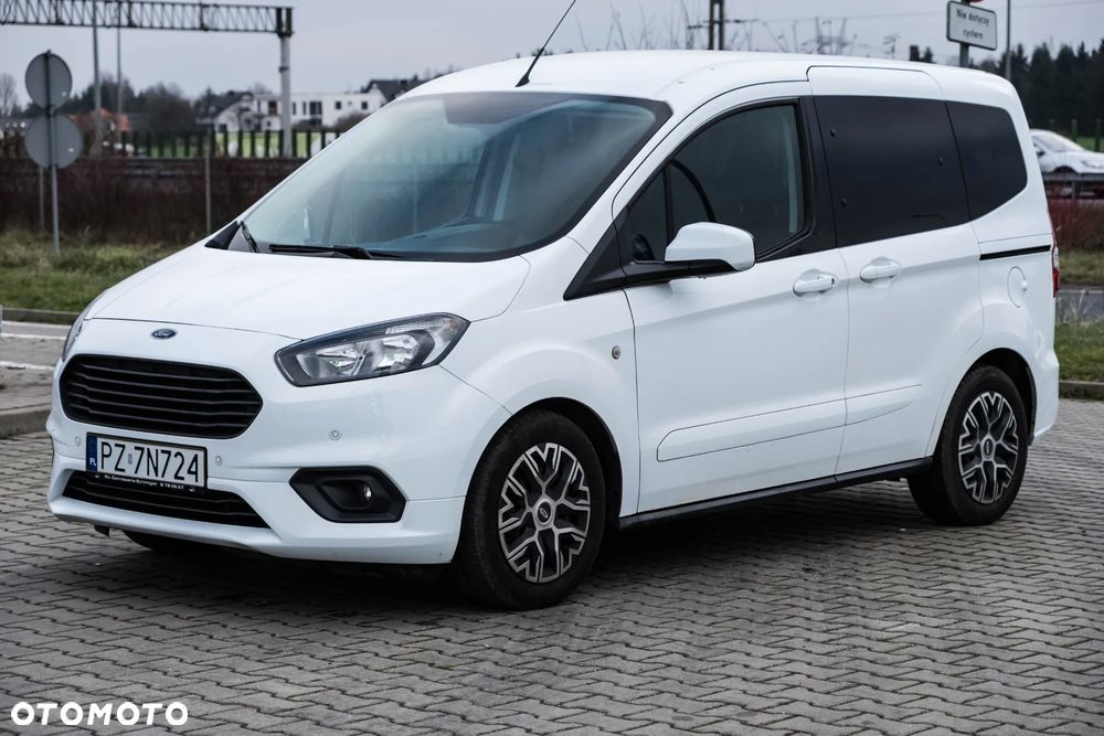 Ford Tourneo Courier 1.5 TDCi S&S Titanium - 4