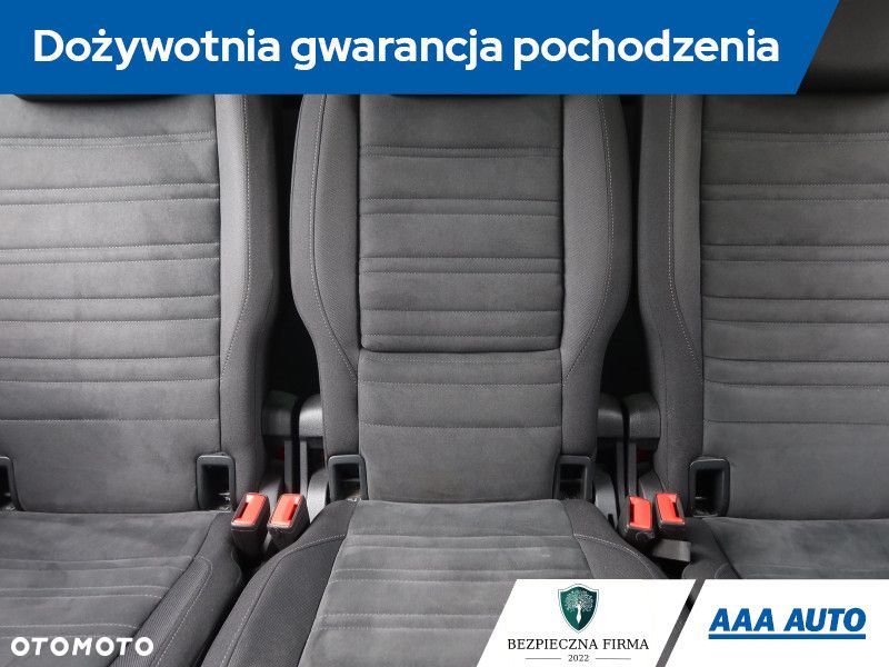 Volkswagen Touran - 12