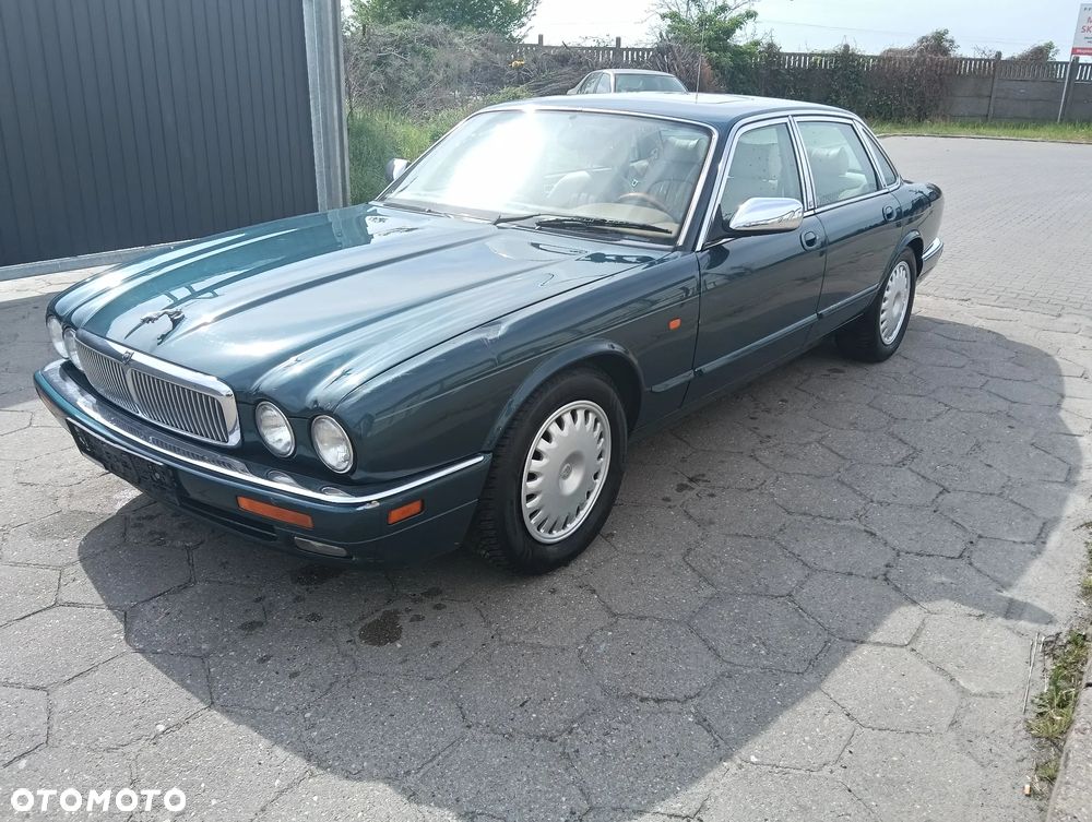 Jaguar XJ - 8
