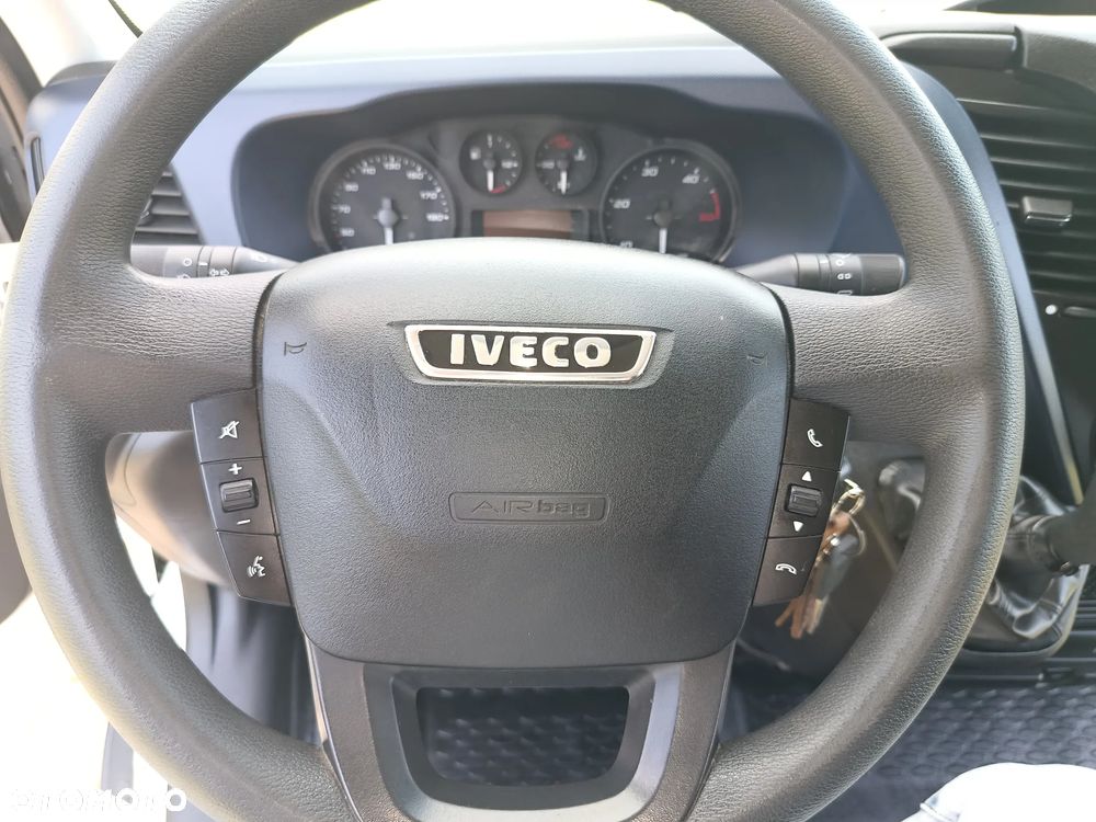 Iveco Daily L1H1 2.3 diesel 116 kM, automat 2019 rok EURO 6! WEBASTO, czujniki parkowania, sprowadzony ze Szwecji- NISKI ORGINALNY PRZEBIEG 146tyś. - 36