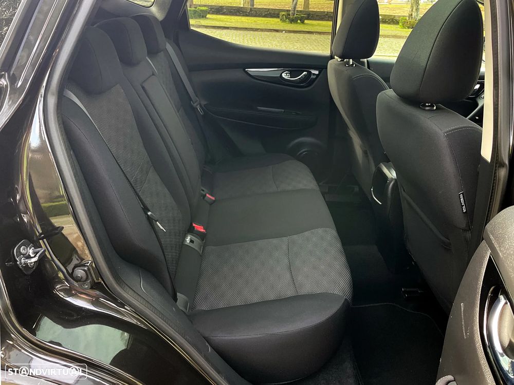 Nissan Qashqai 1.5 dCi N-Connecta 18 - 17