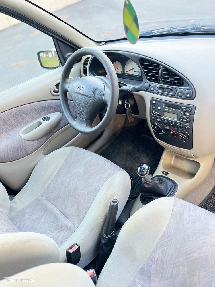 Ford Fiesta 1.25 Techno - 11